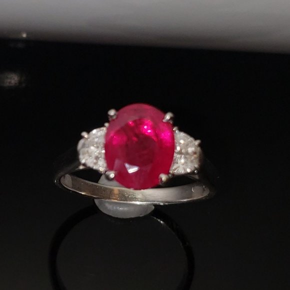 GIA certified Ruby and Diamond Ring - Picture 2 of 12
